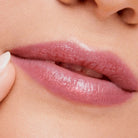 jane iredale HydroPure Hyaluronic Acid Lip Gloss Kir Royale på lepper