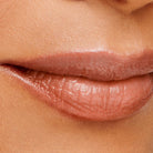 jane iredale HydroPure Hyaluronic Acid Lip Gloss Sangria på lepper