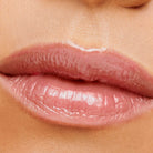 jane iredale HydroPure Hyaluronic Acid Lip Gloss Sheer på lepper